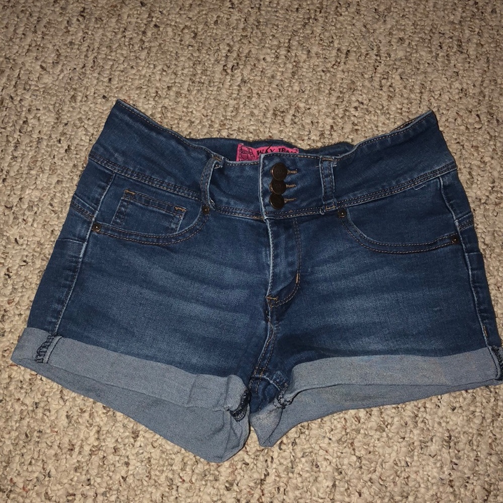 Form fitting shorts
